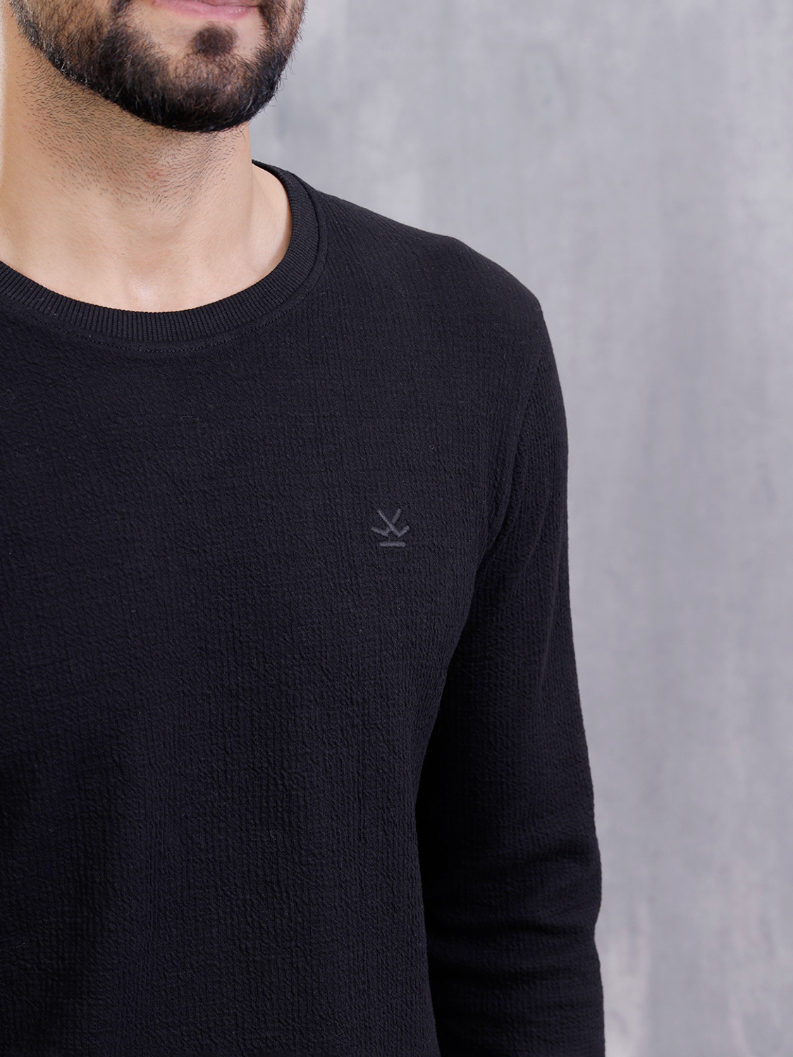 Image of WROGN Men Solid Crew Neck Pure Cotton Black T-Shirt