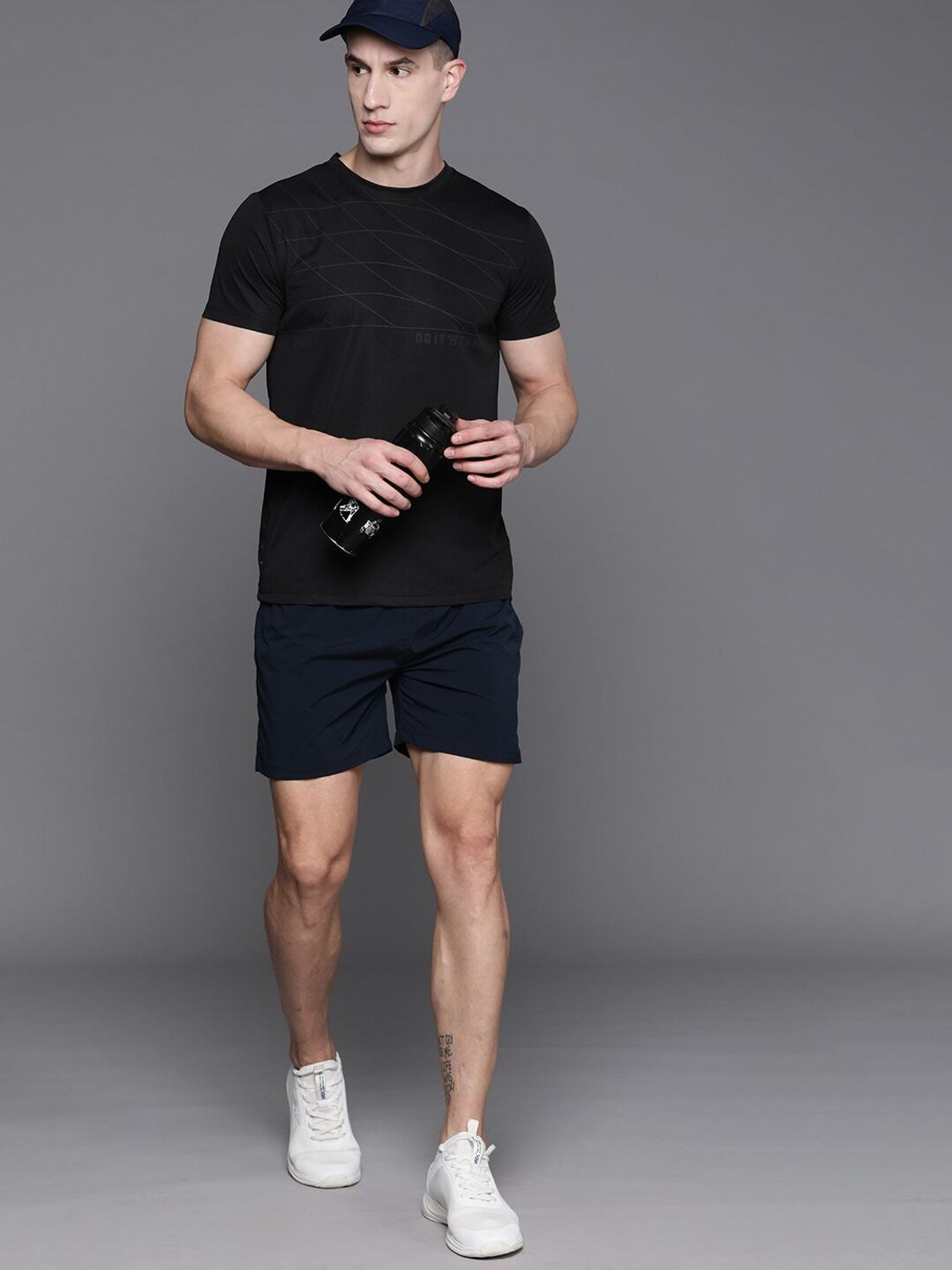 Image of HRX by Hrithik Roshan Printed Men Round Neck Black T-Shirt