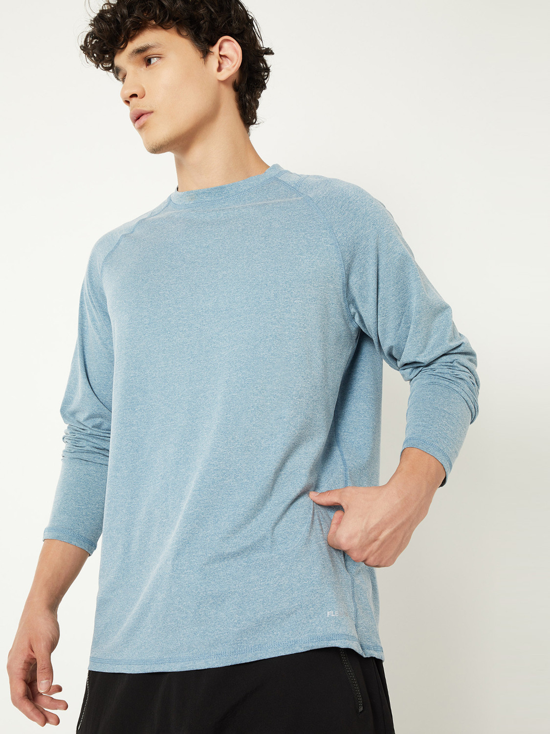 Image of MAX Solid Men Round Neck Blue T-Shirt