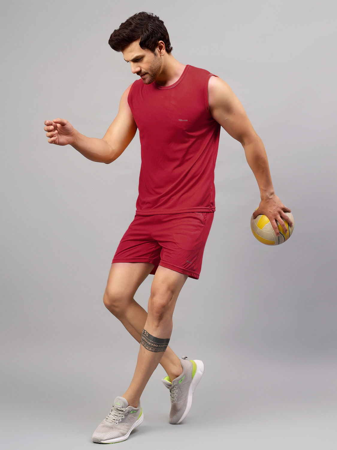 Image of UDI n ADI Solid Men Round Neck Maroon T-Shirt