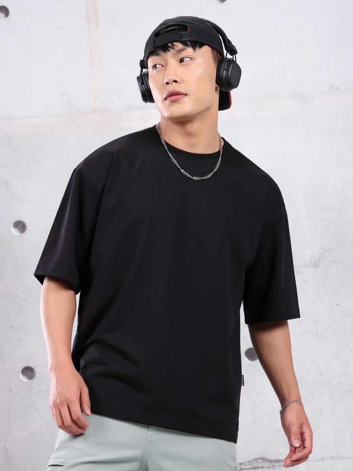 BEYOUNG Solid Men Round Neck Black T-Shirt
