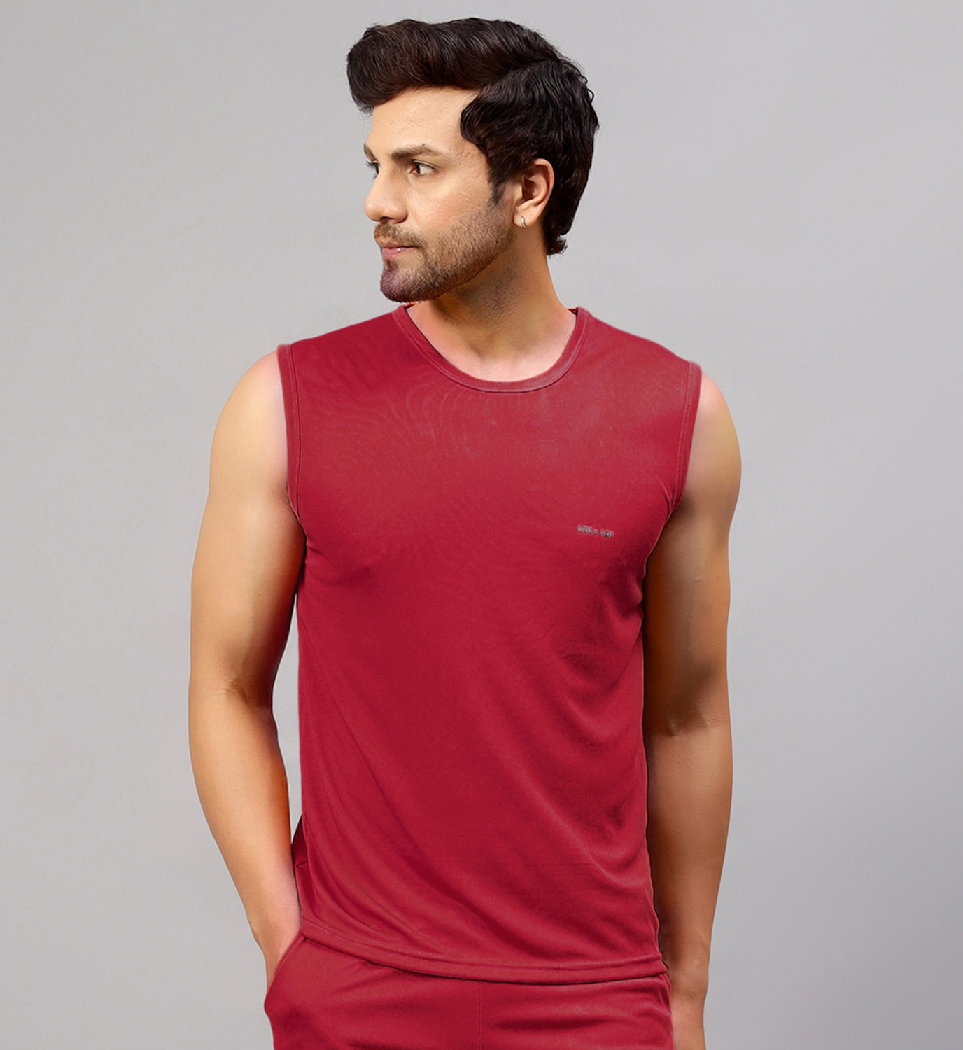 Image of UDI n ADI Solid Men Round Neck Maroon T-Shirt