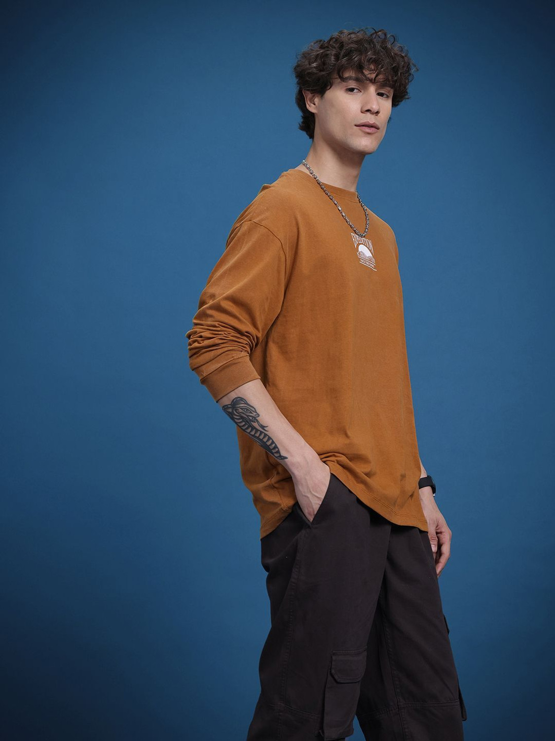 Image of Roadster Solid Men Round Neck Brown T-Shirt