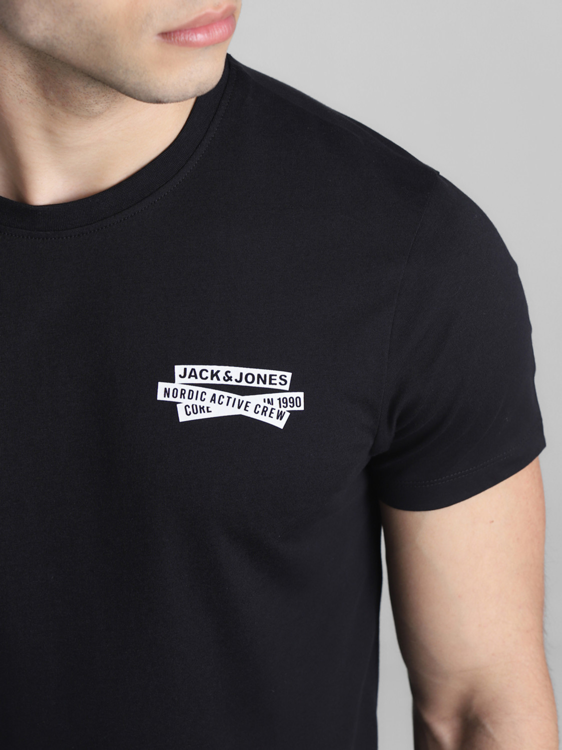 Image of JACK & JONES Solid Men Round Neck Black T-Shirt
