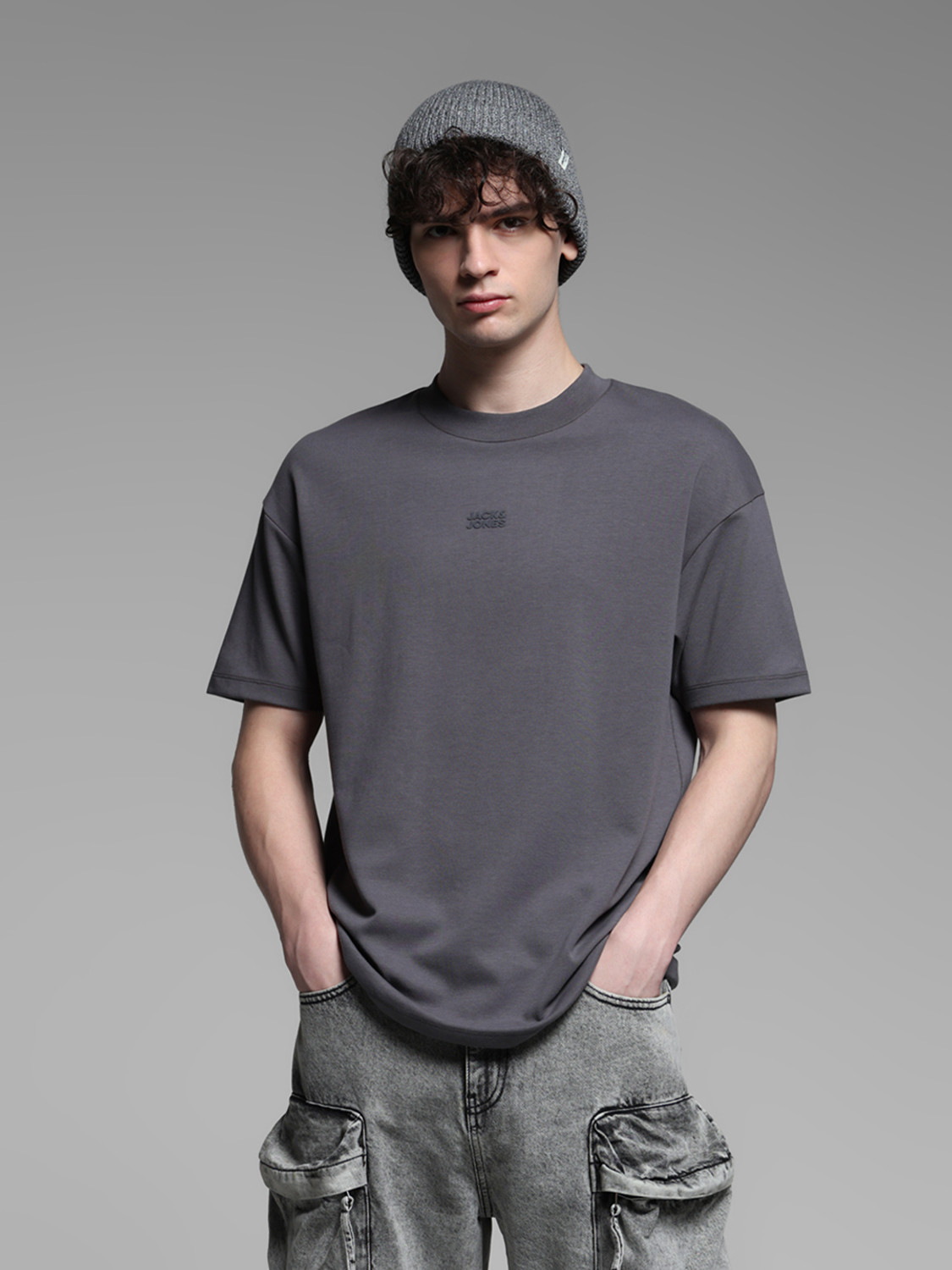 Image of JACK & JONES Solid Men Crew Neck Grey T-Shirt