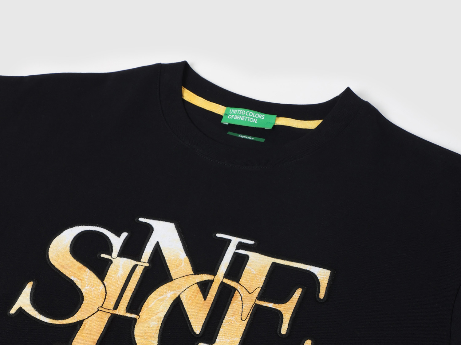 Image of United Colors of Benetton Typography Men Crew Neck Black T-Shirt