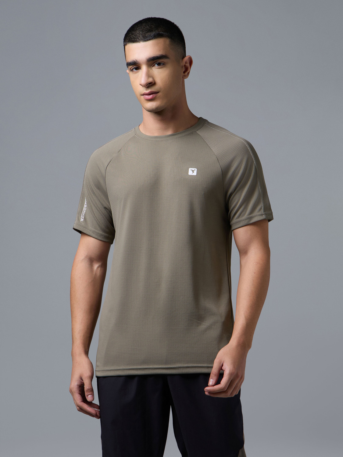 Image of TECHNOSPORT Solid Men Round Neck Green T-Shirt