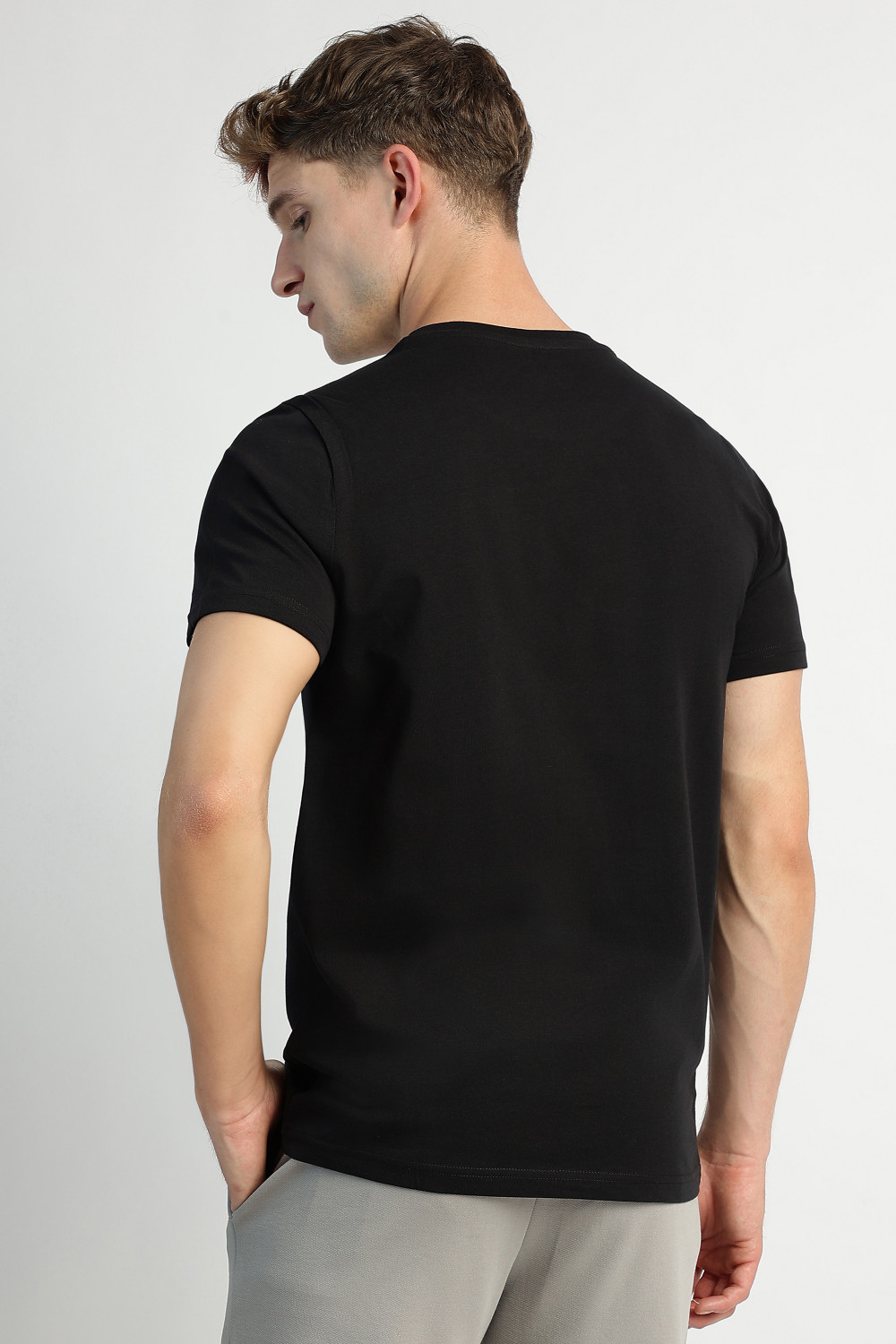 Image of REEBOK Men Solid Round Neck Pure Cotton Black T-Shirt