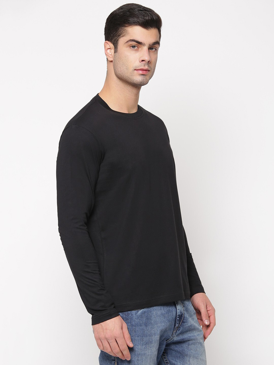 Image of LEVI'S Solid Men Round Neck Black T-Shirt