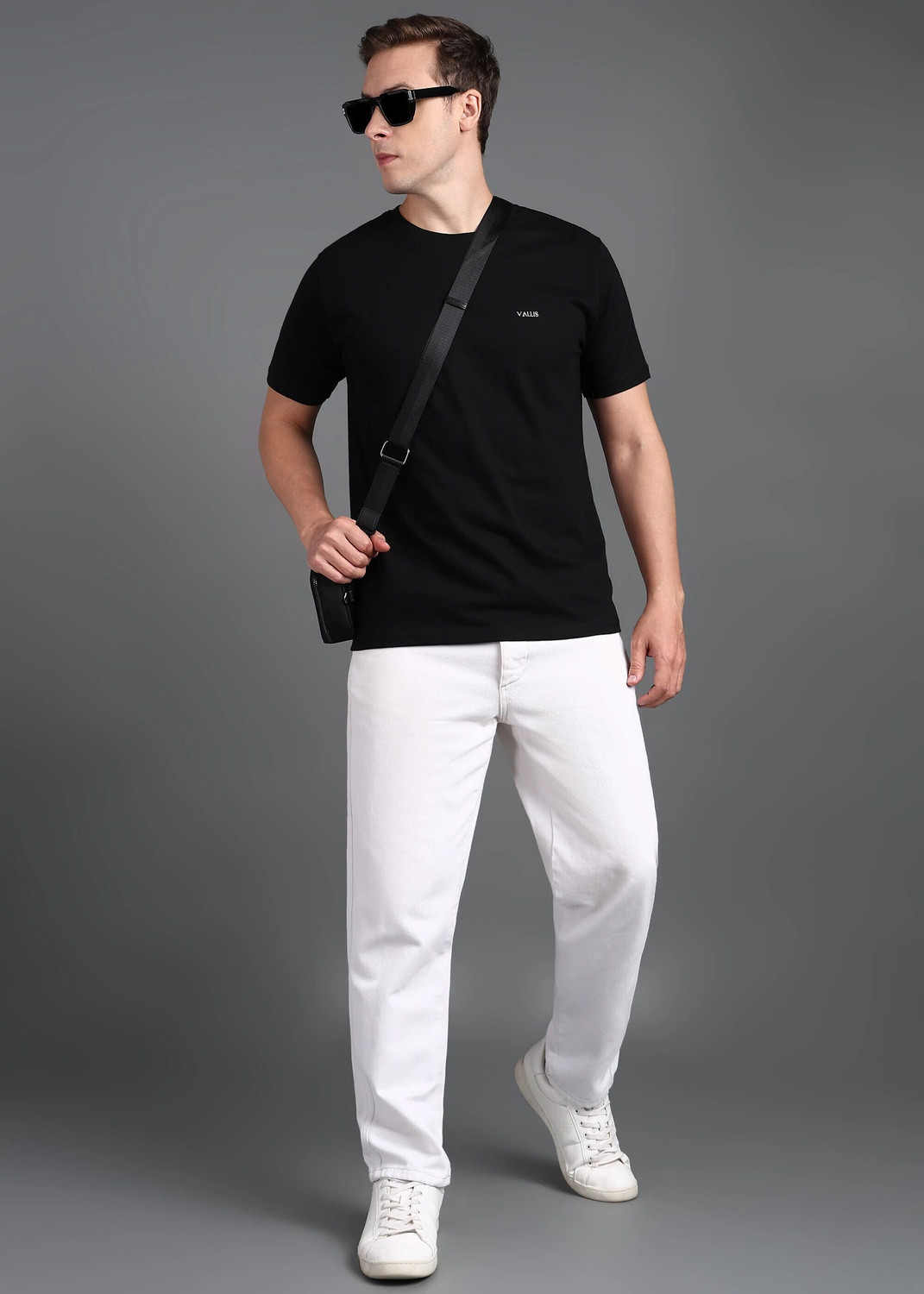 Image of VALLIS Solid Men Round Neck Black T-Shirt