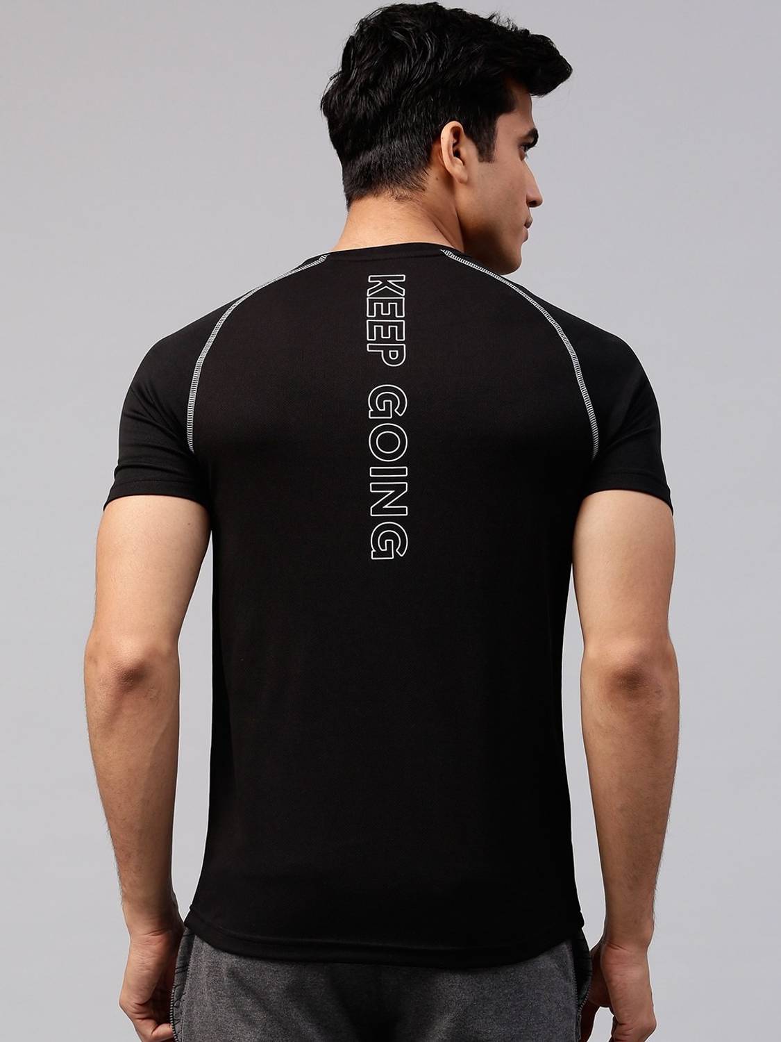 HRX Solid Men Round Neck Black T-Shirt - Image 4