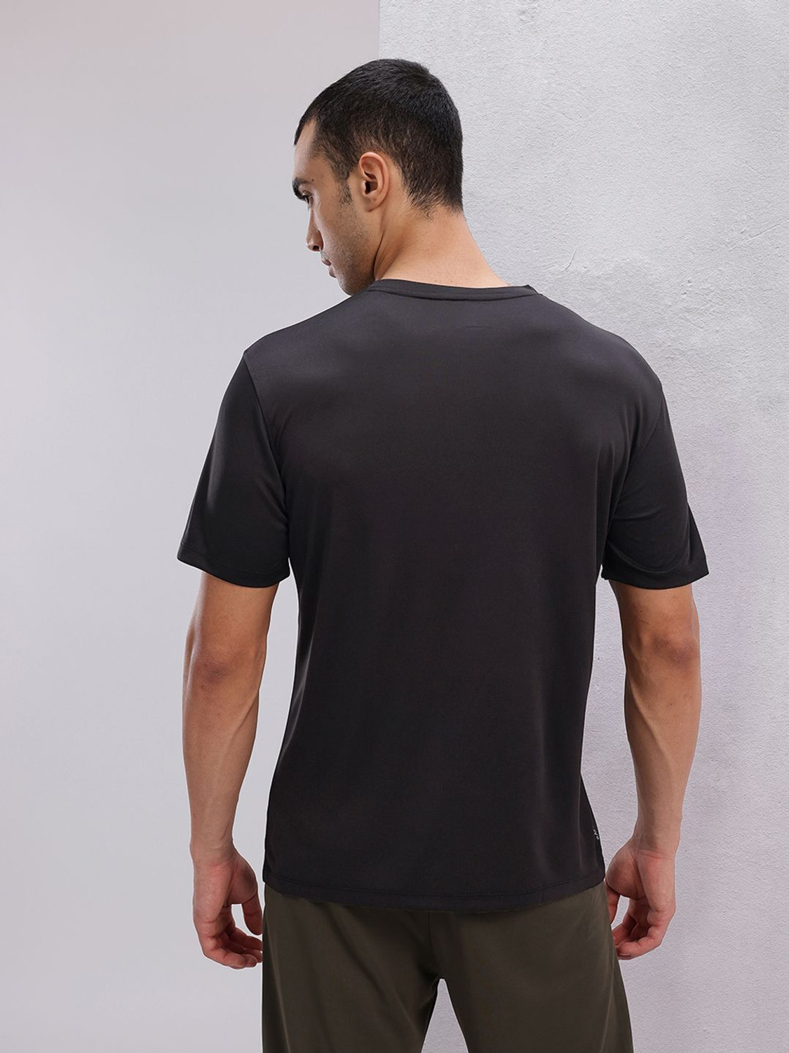 Image of HRX by Hrithik Roshan Printed Men Round Neck Black T-Shirt