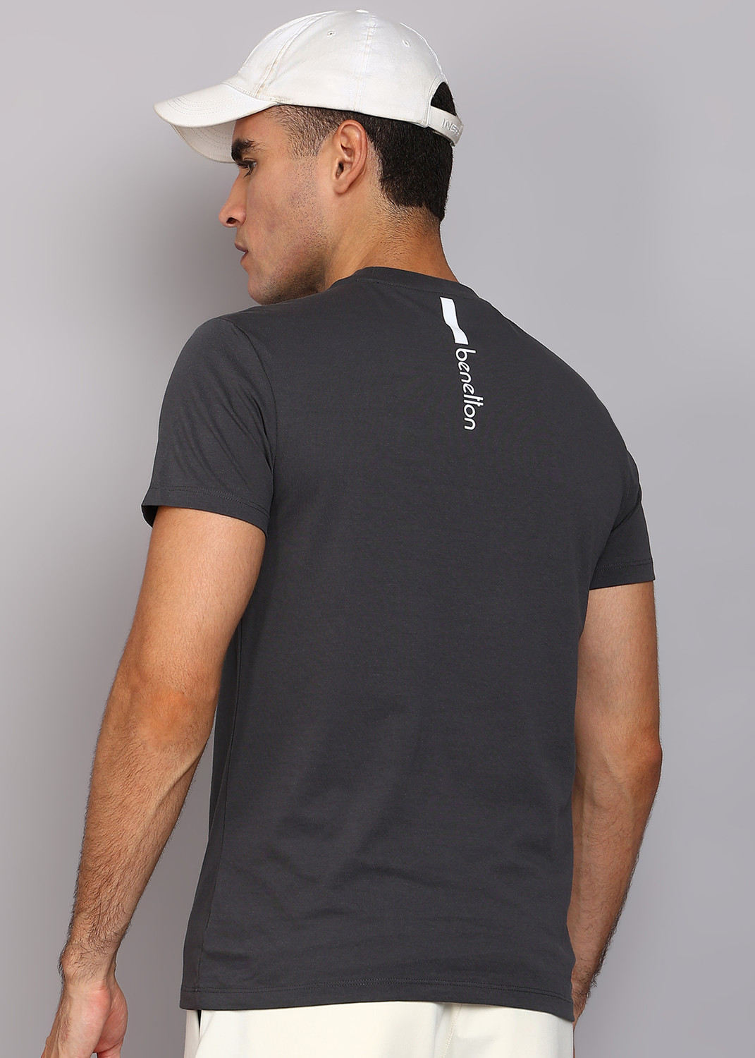 Image of United Colors of Benetton Men Solid Round Neck Cotton Blend Blue T-Shirt