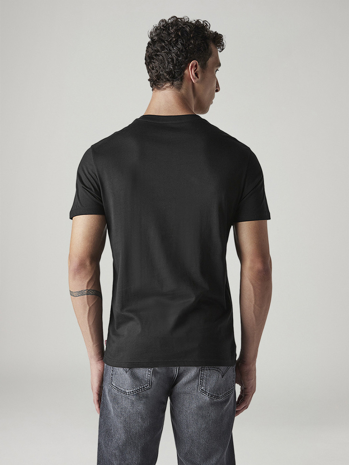 Image of LEVI'S Graphic Print Men Crew Neck Black T-Shirt