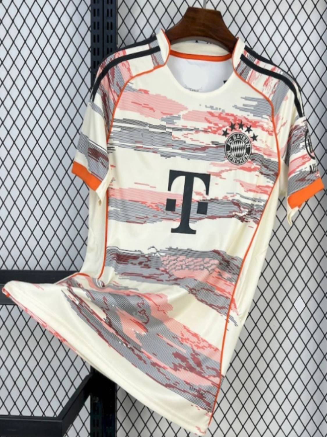 Technolink Multicolor Men's Round Neck T-Shirt - Image 1