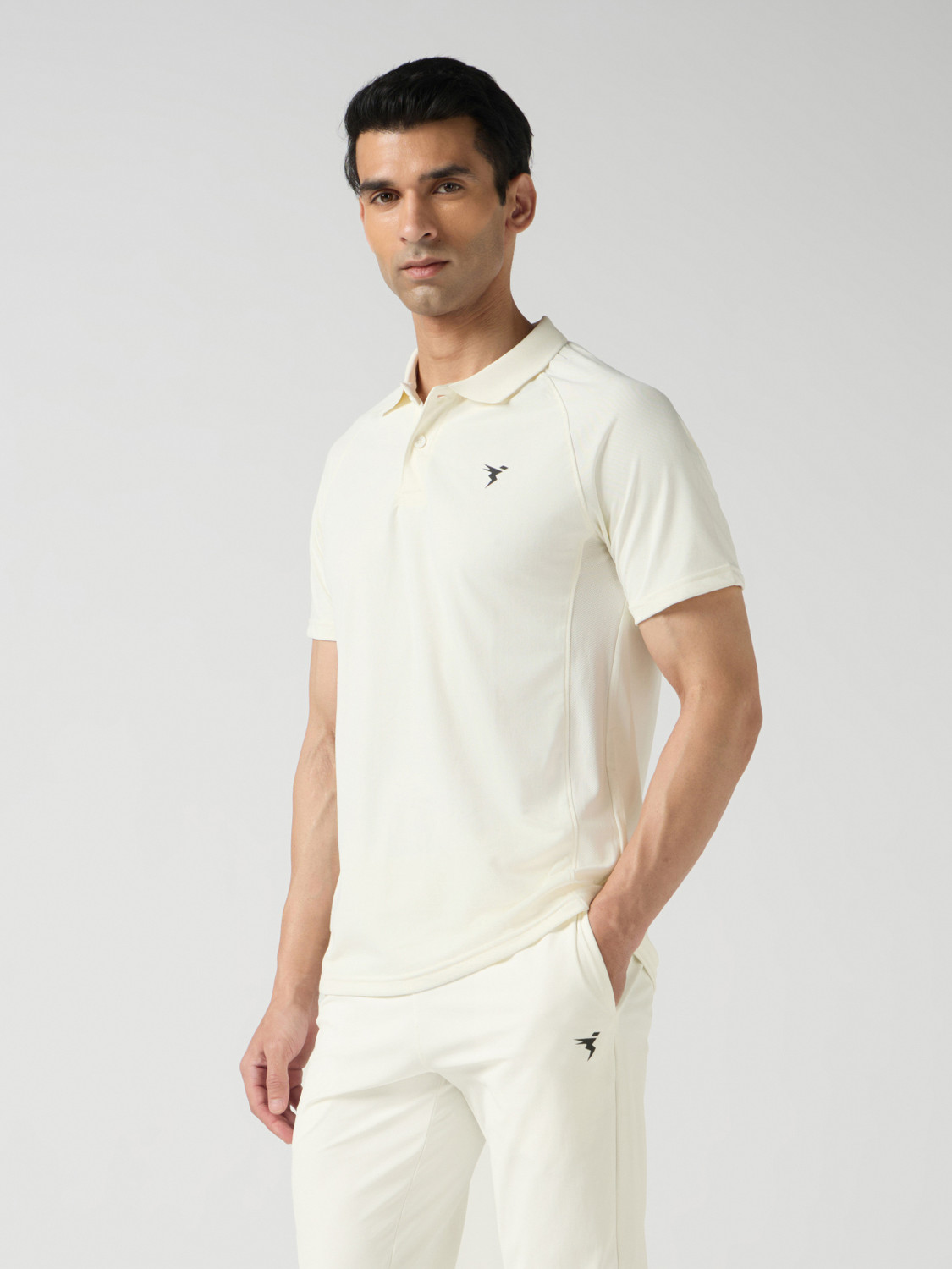 Image of TECHNOSPORT Solid Men Polo Neck White T-Shirt