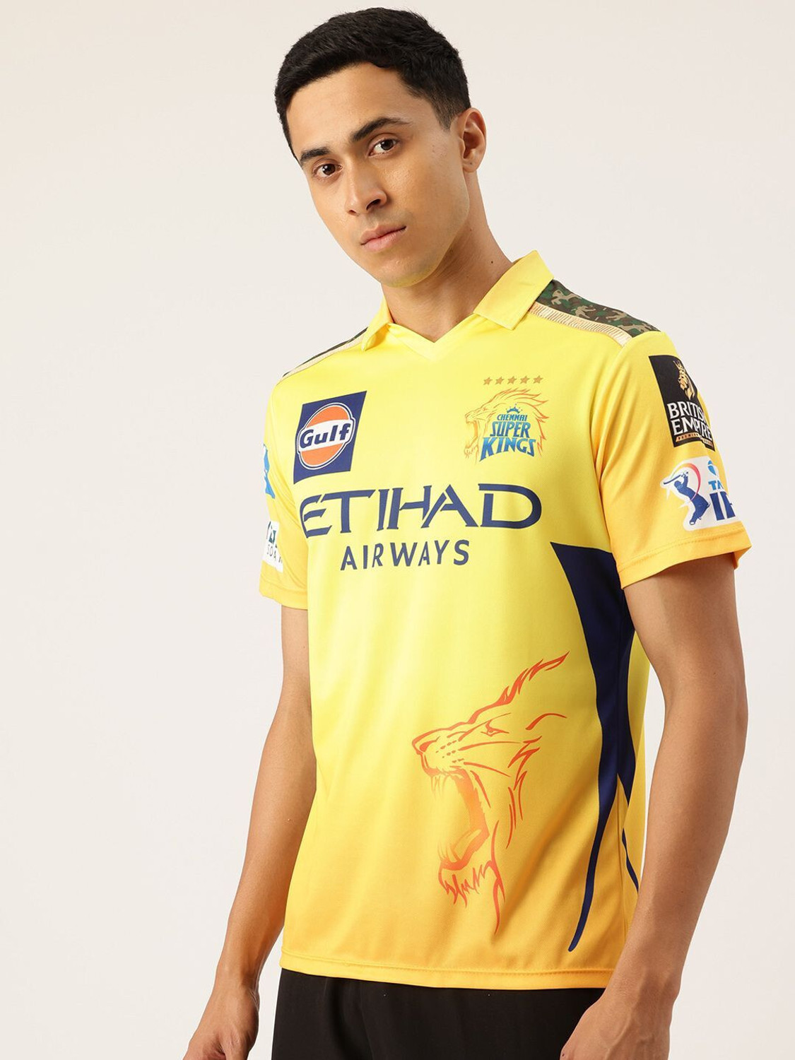 Image of playR Printed Men V Neck Yellow T-Shirt