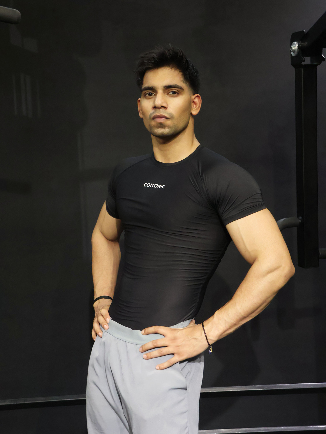 Image of COITONIC Solid Men Round Neck Black T-Shirt