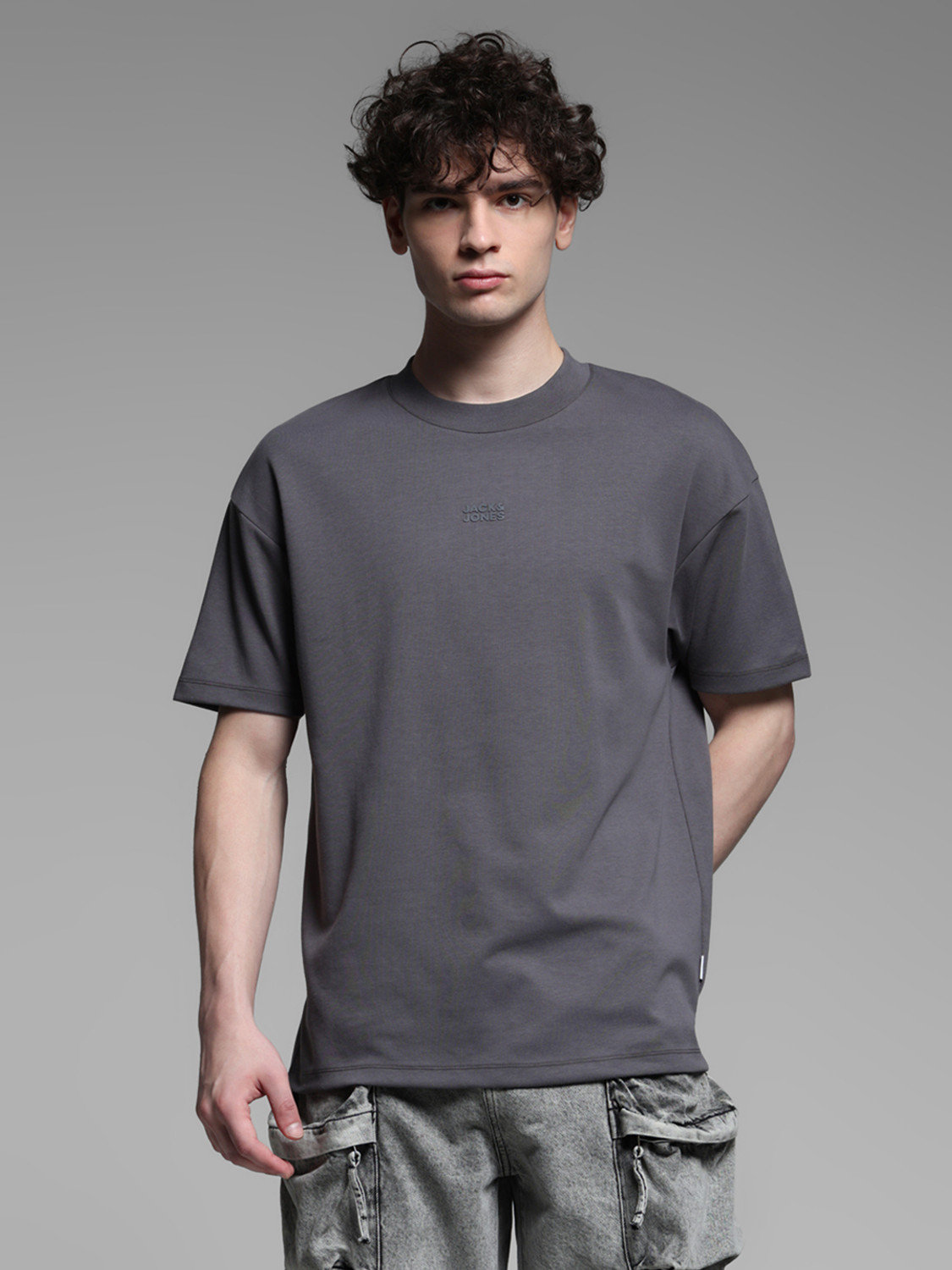 Image of JACK & JONES Solid Men Crew Neck Grey T-Shirt