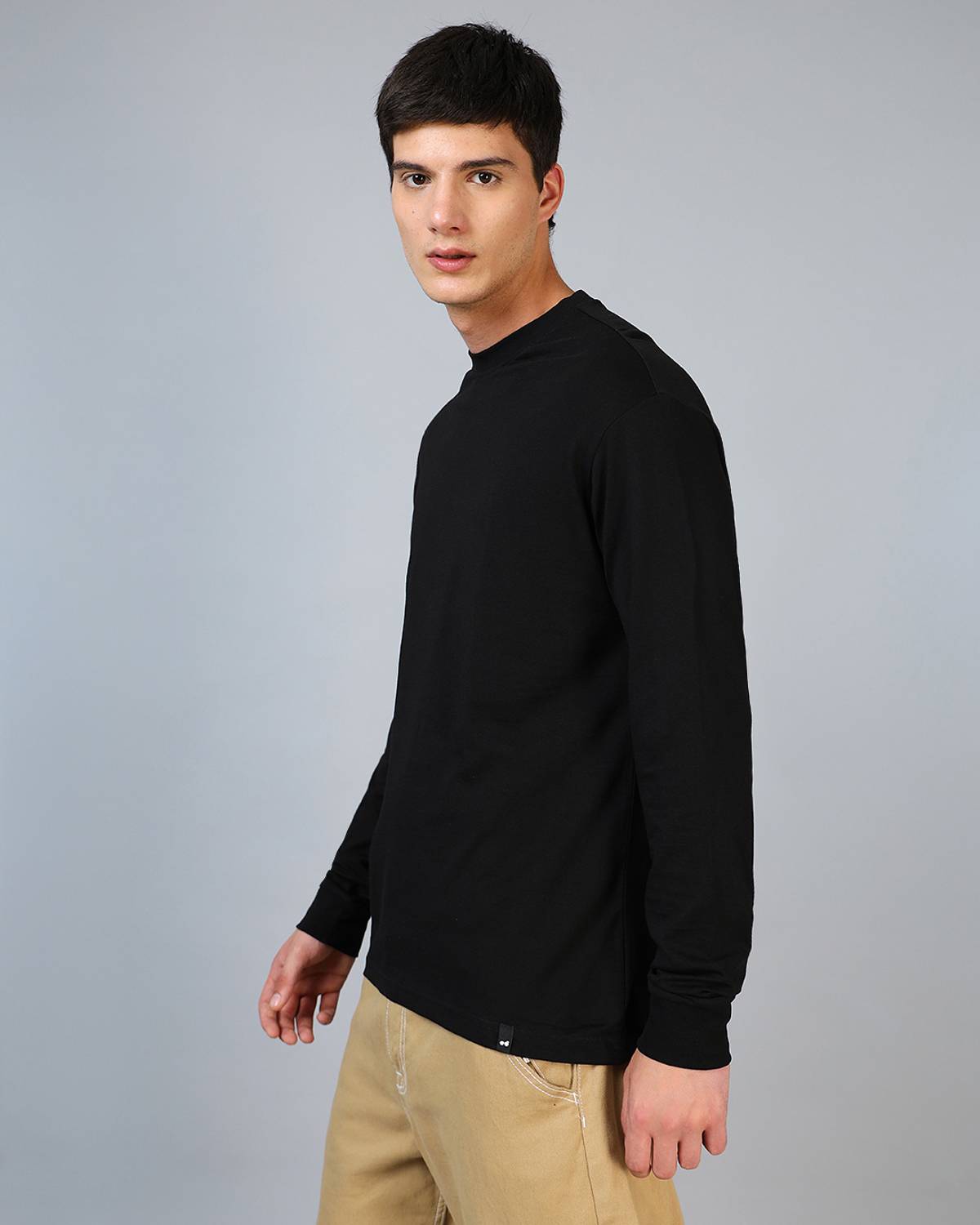 BEWAKOOF Solid Men Round Neck Black T-Shirt