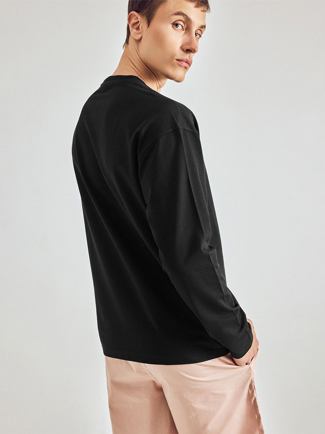 Image of Pepe Jeans Solid Men Round Neck Black T-Shirt