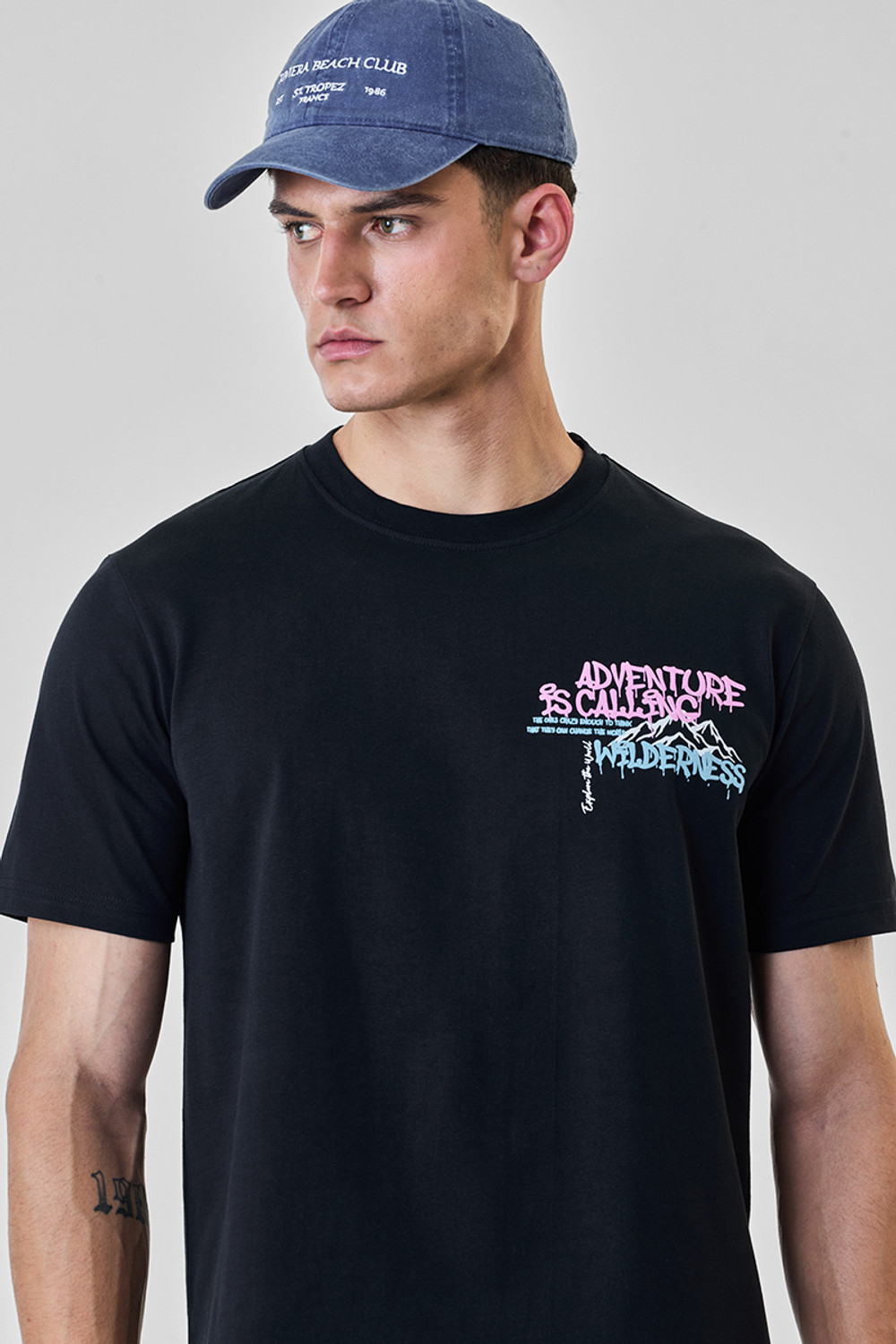 Image of Snitch Graphic Print Men Crew Neck Black T-Shirt