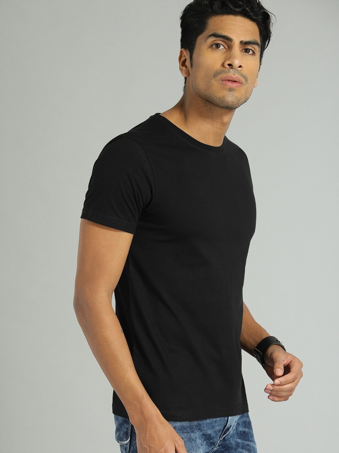 Image of Roadster Solid Men Round Neck Black T-Shirt