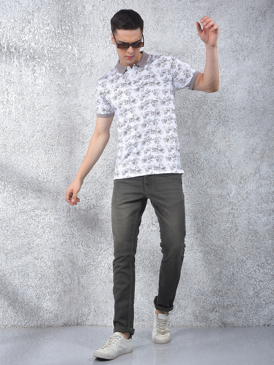 Image of CRIMSOUNE CLUB Floral Print Men Polo Neck White T-Shirt