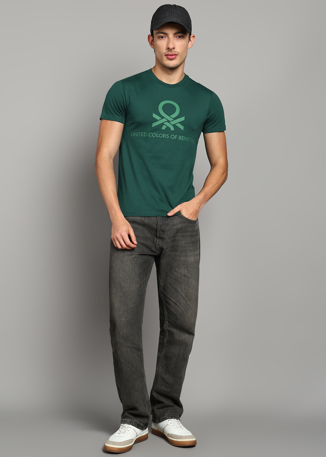 Image of United Colors of Benetton Graphic Print Men Round Neck Green T-Shirt