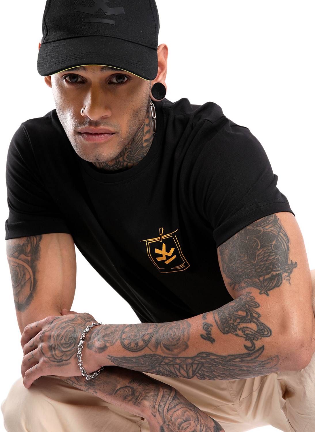 WROGN Men Solid Round Neck Pure Cotton Black T-Shirt