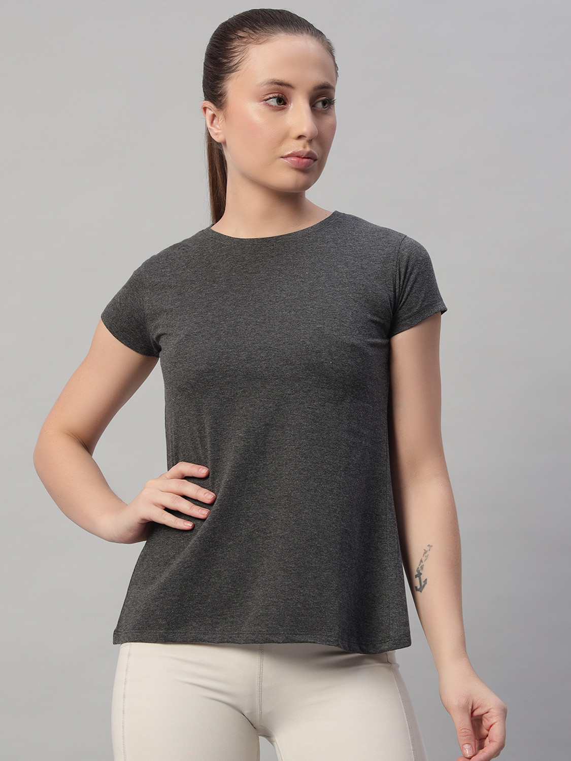 Image of Ap'pulse Solid Women Round Neck Grey T-Shirt