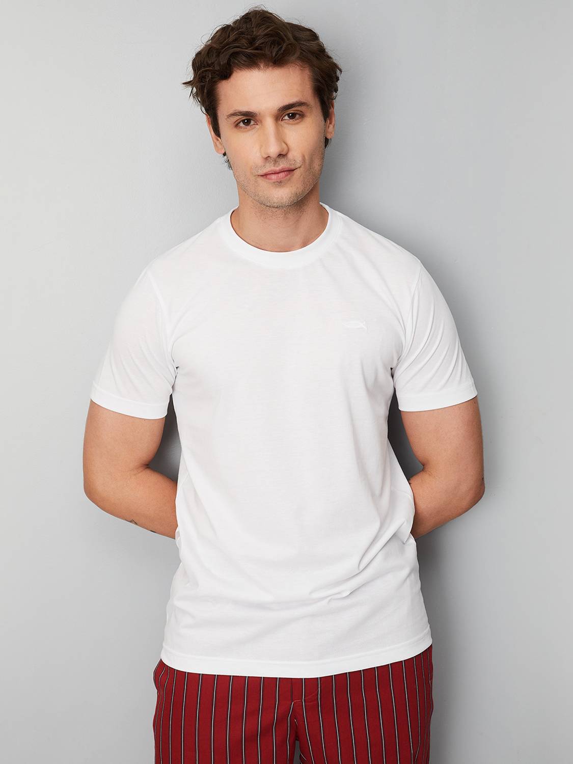 max Men Solid Round Neck Polycotton White T-Shirt