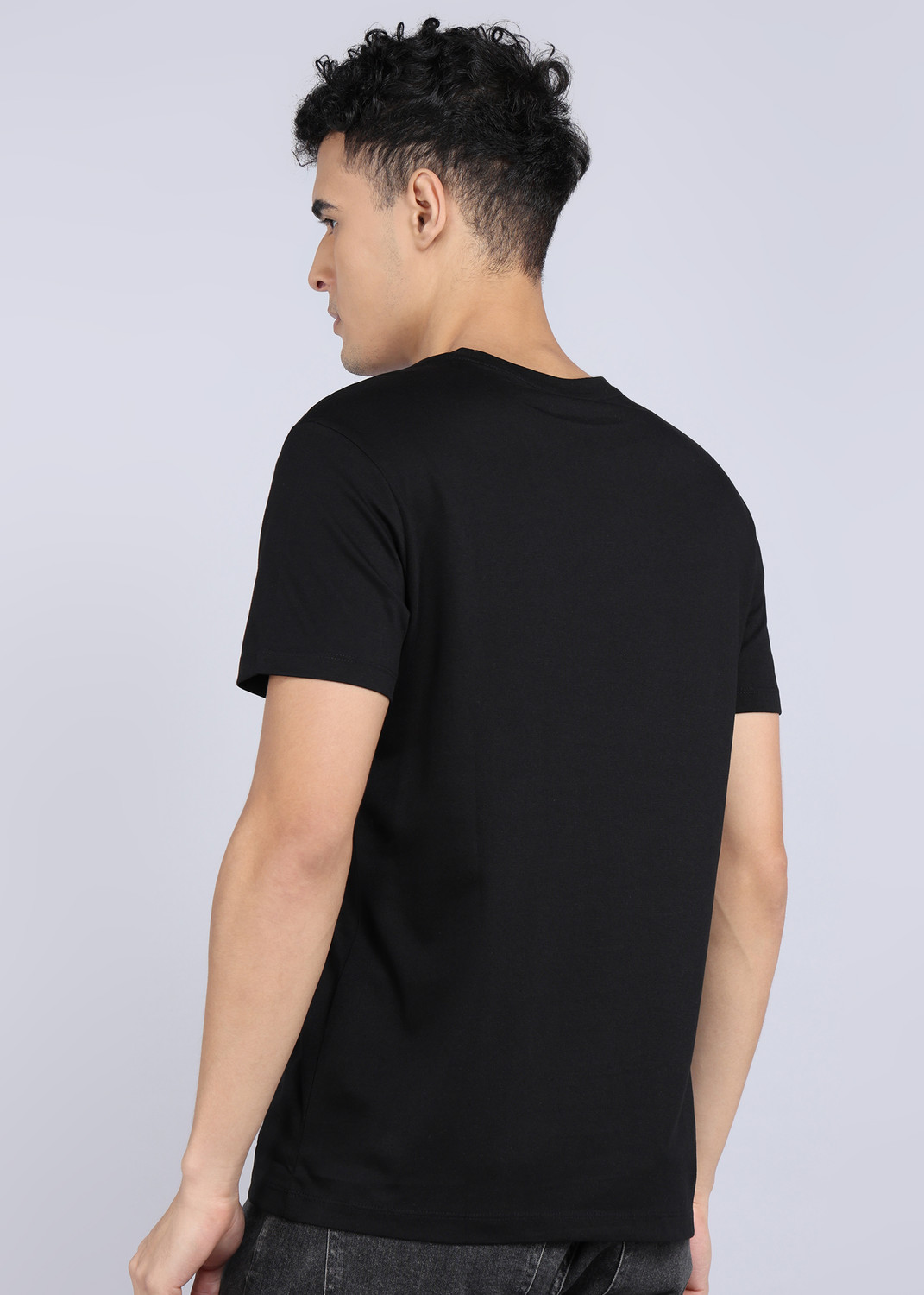 Image of United Colors of Benetton Graphic Print Men Round Neck Black T-Shirt