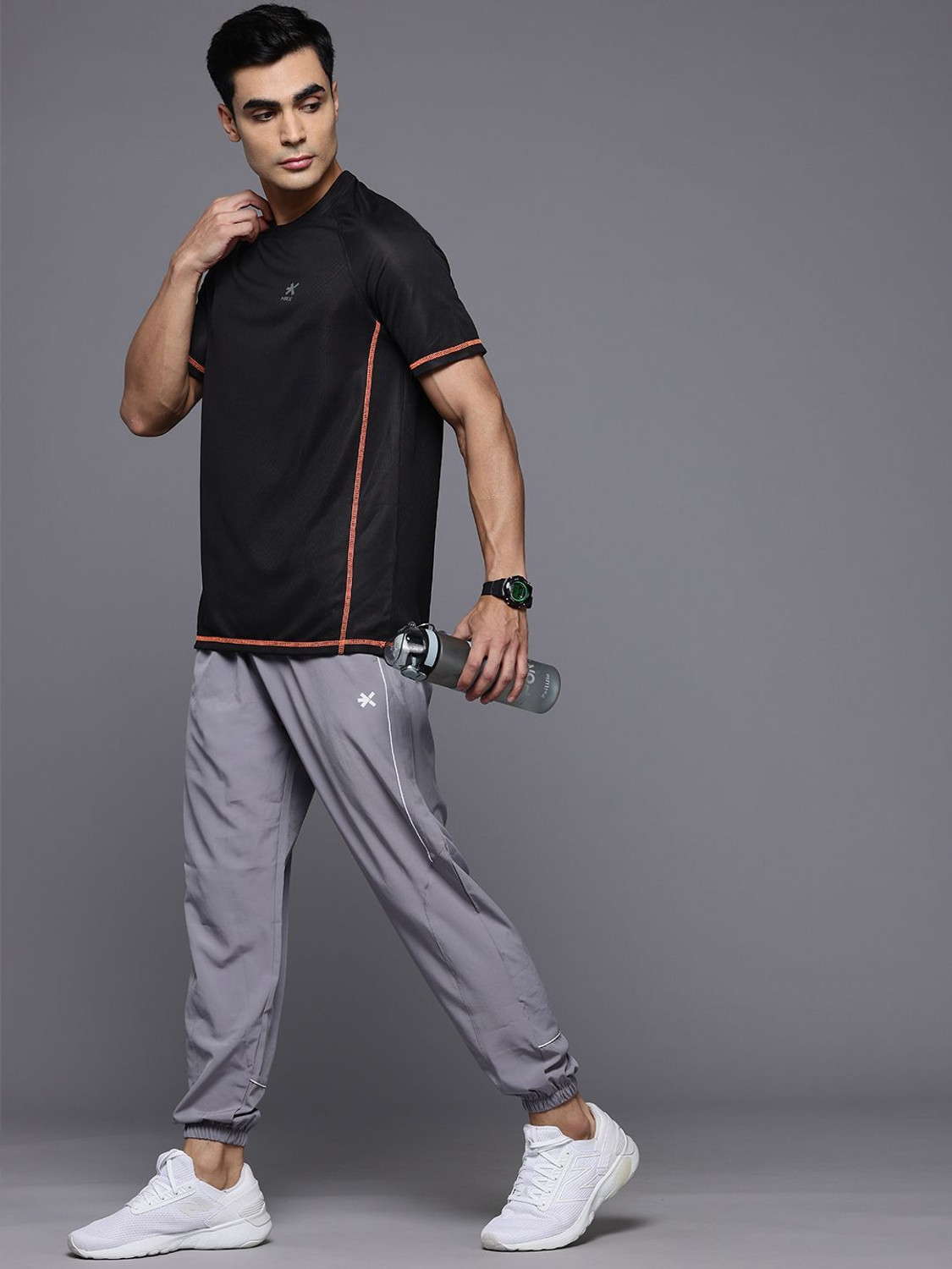 Image of HRX by Hrithik Roshan Solid Men Round Neck Black T-Shirt
