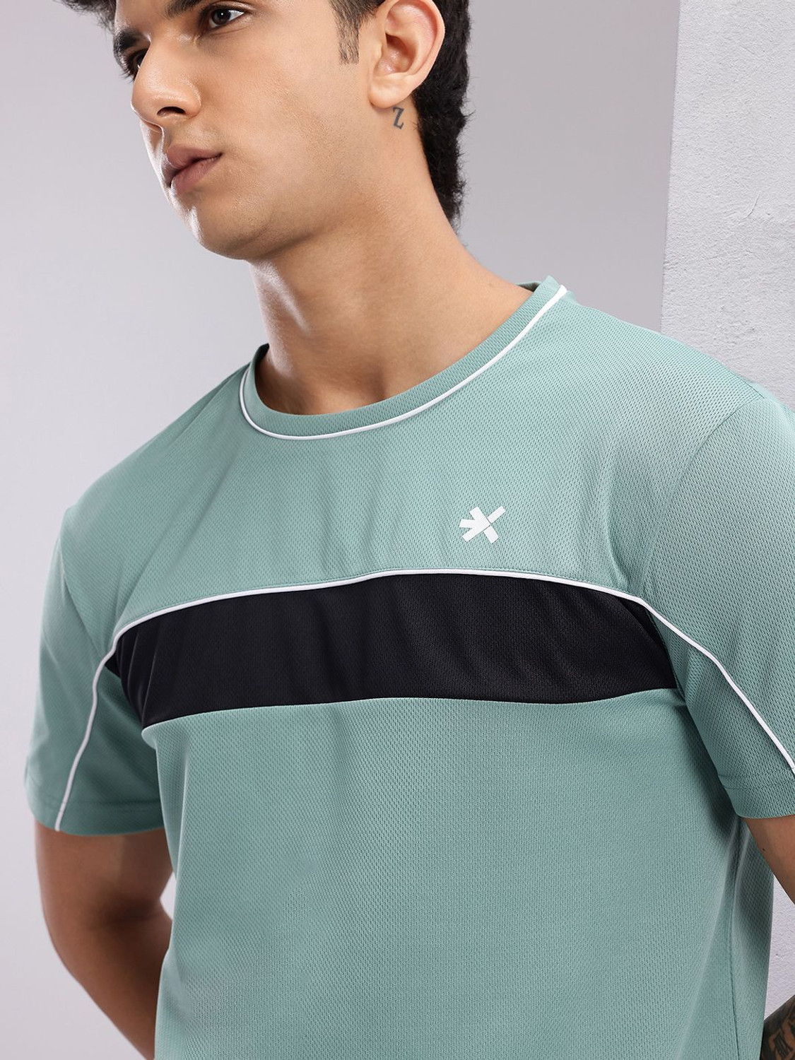 Image of HRX by Hrithik Roshan Striped Men Round Neck Green T-Shirt