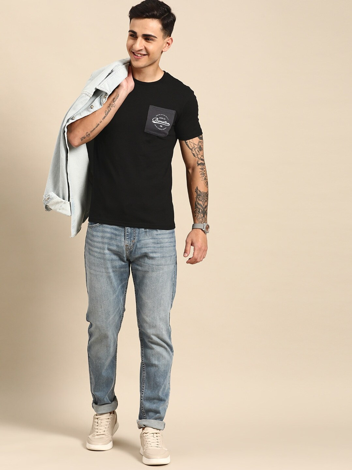 Image of United Colors of Benetton Solid Men Round Neck Black T-Shirt