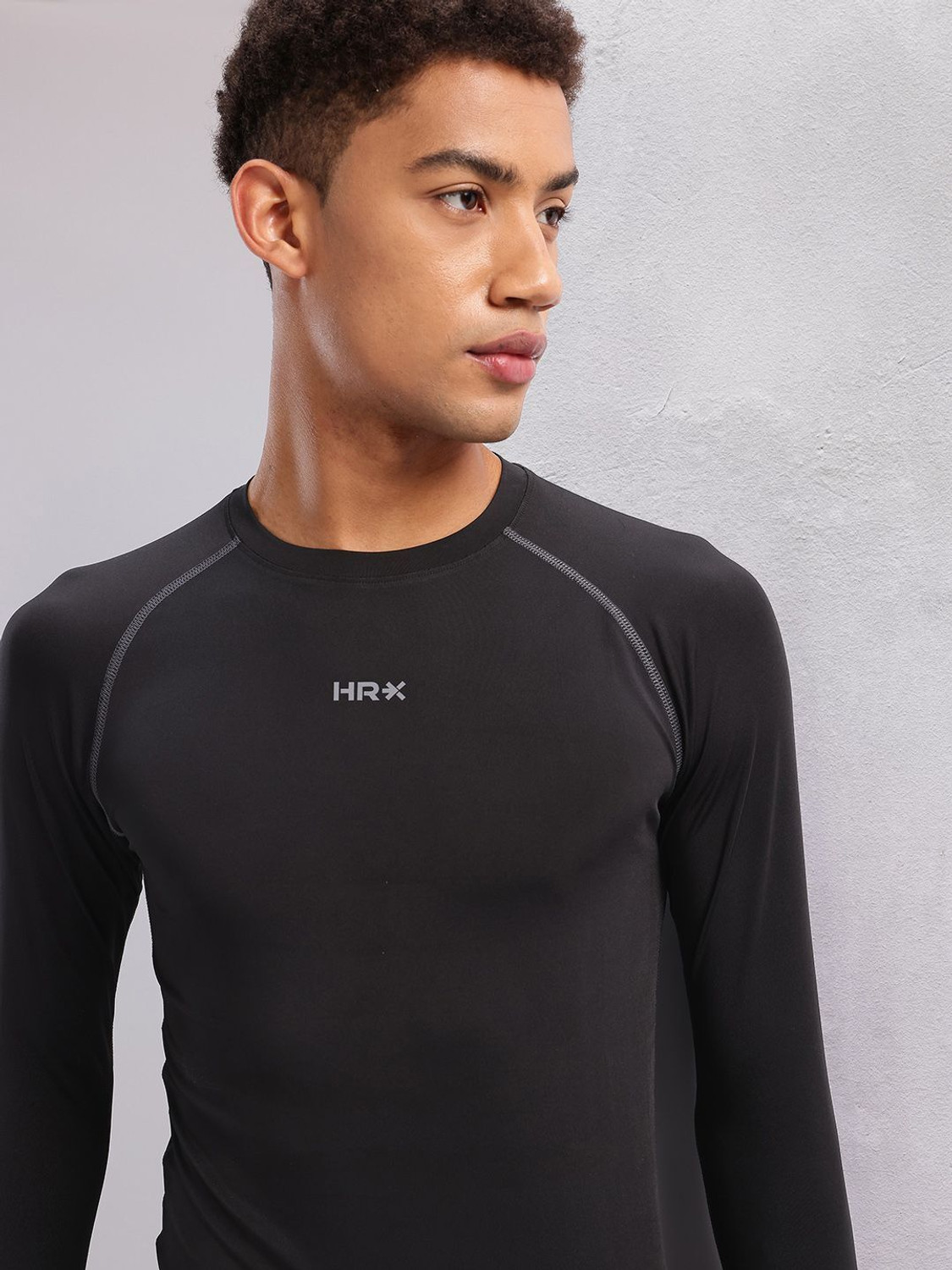 Image of HRX by Hrithik Roshan Solid Men Round Neck Black T-Shirt