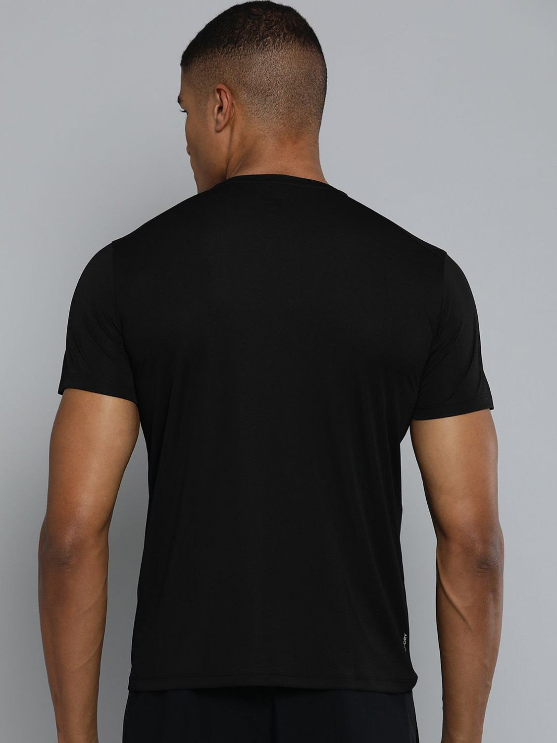 Image of HRX by Hrithik Roshan Printed Men Round Neck Black T-Shirt