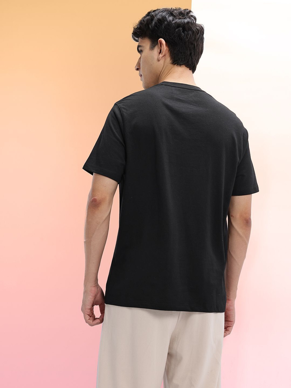 Image of HRX by Hrithik Roshan Colorblock Men Round Neck Black T-Shirt
