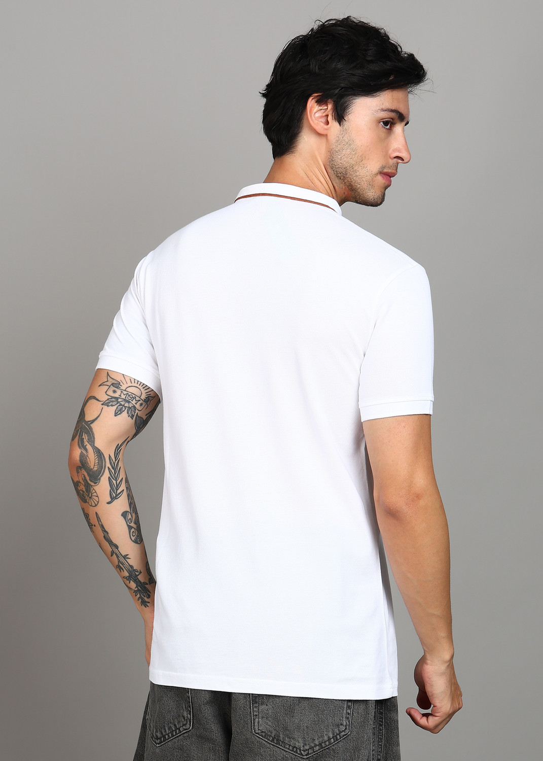 Image of United Colors of Benetton Men Solid Mandarin Collar Pure Cotton White T-Shirt