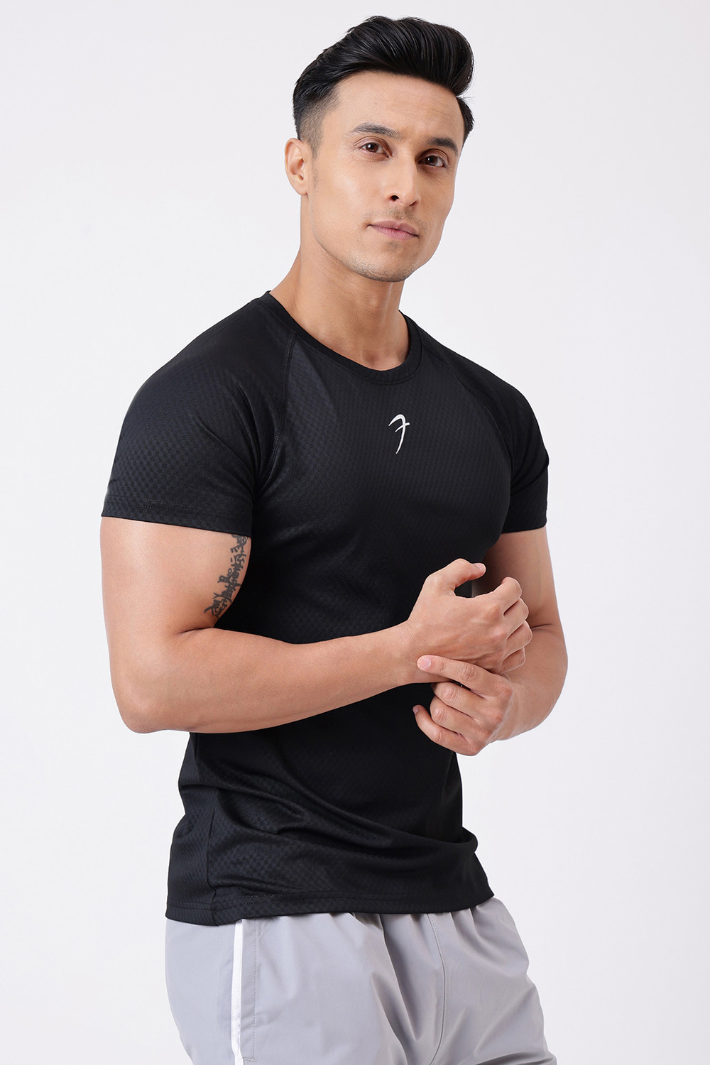 Image of FuaarK Solid Men Round Neck Black T-Shirt