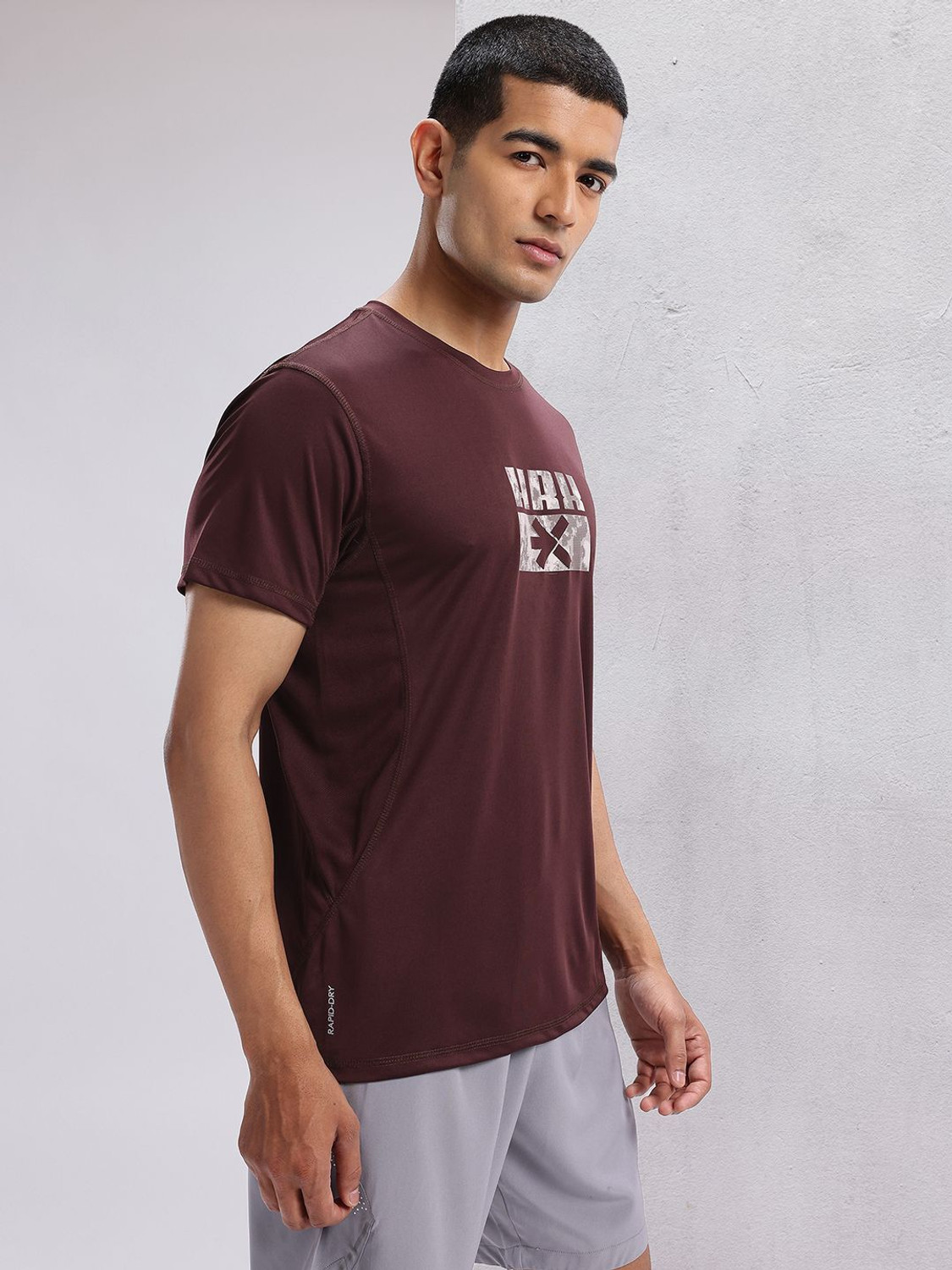 Image of HRX by Hrithik Roshan Graphic Print Men Round Neck Brown T-Shirt