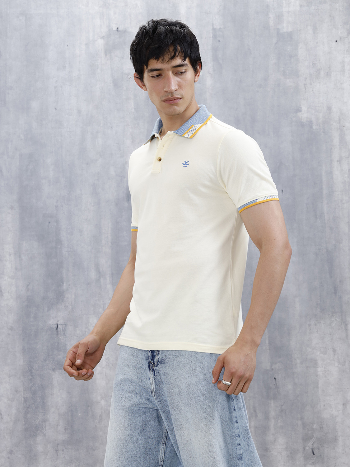 Image of WROGN Solid Men Crew Neck Yellow T-Shirt