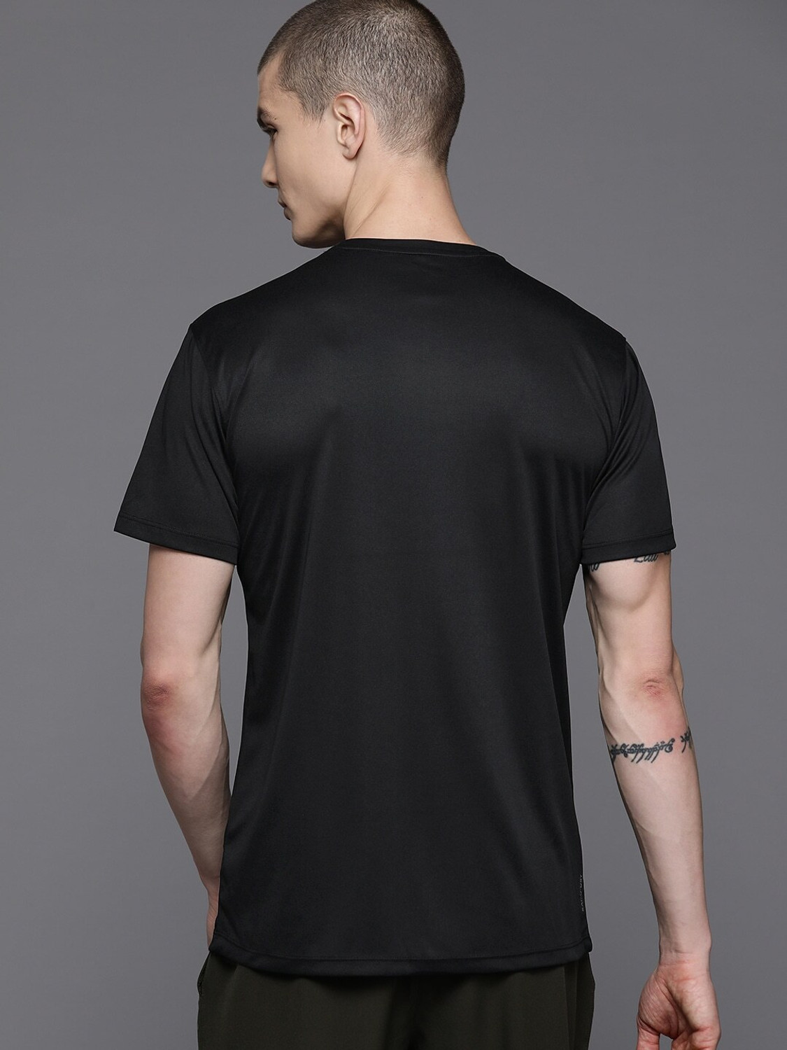 Image of HRX by Hrithik Roshan Printed Men Round Neck Black T-Shirt