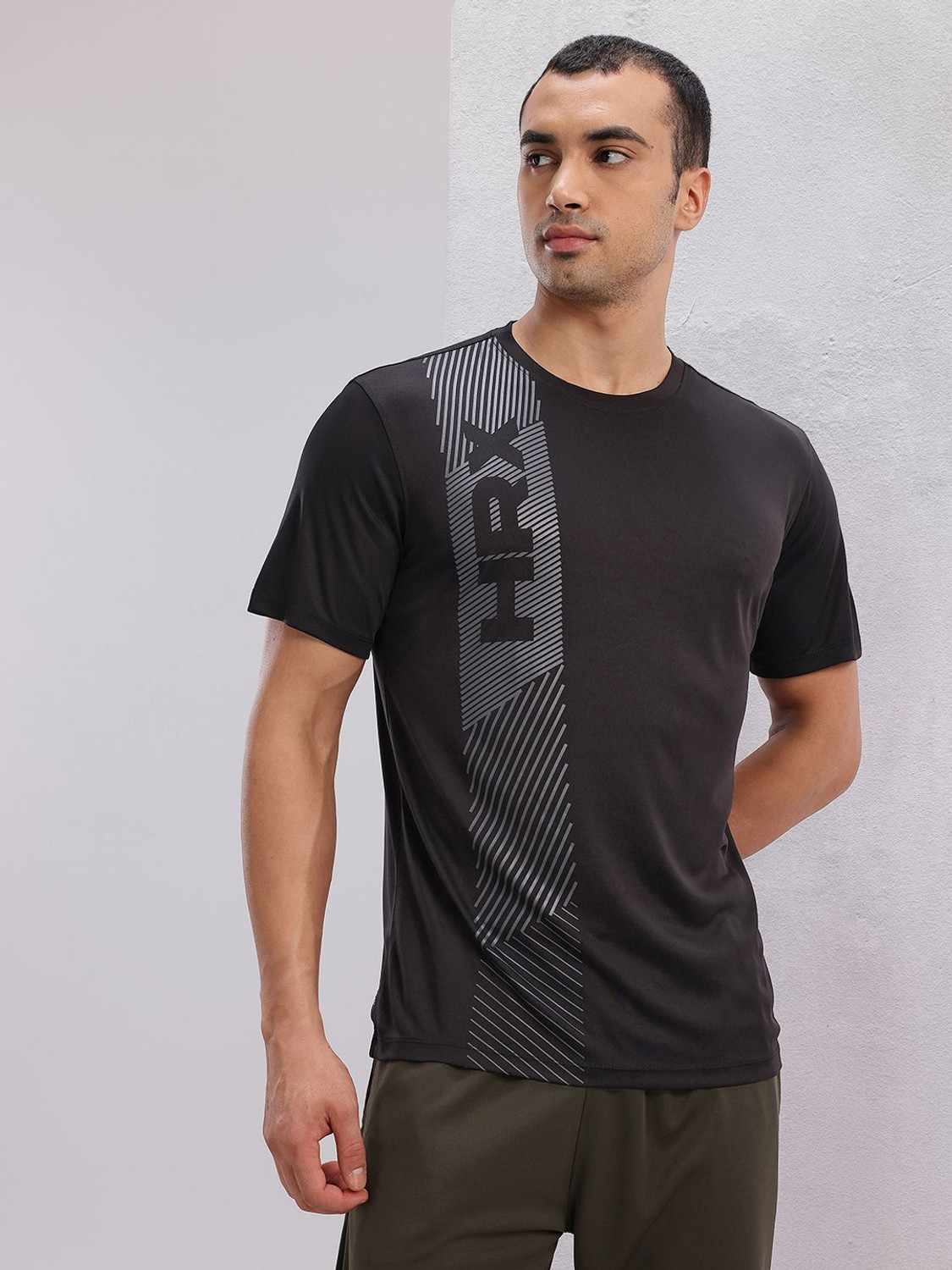 Image of HRX by Hrithik Roshan Printed Men Round Neck Black T-Shirt