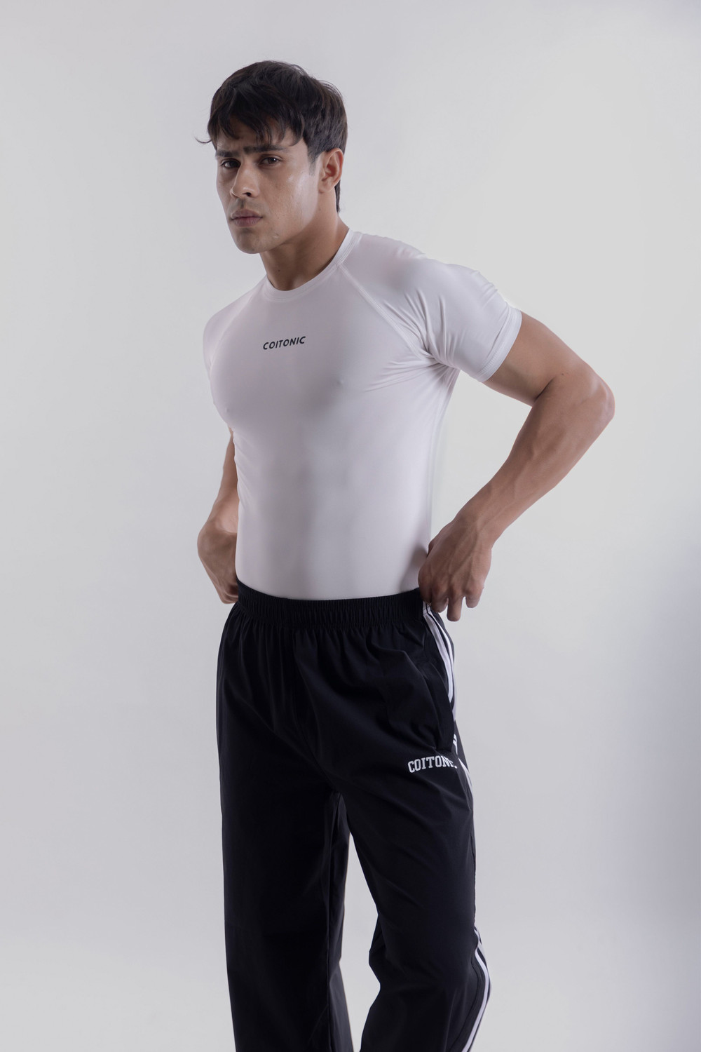 Image of COITONIC Solid Men Round Neck White T-Shirt
