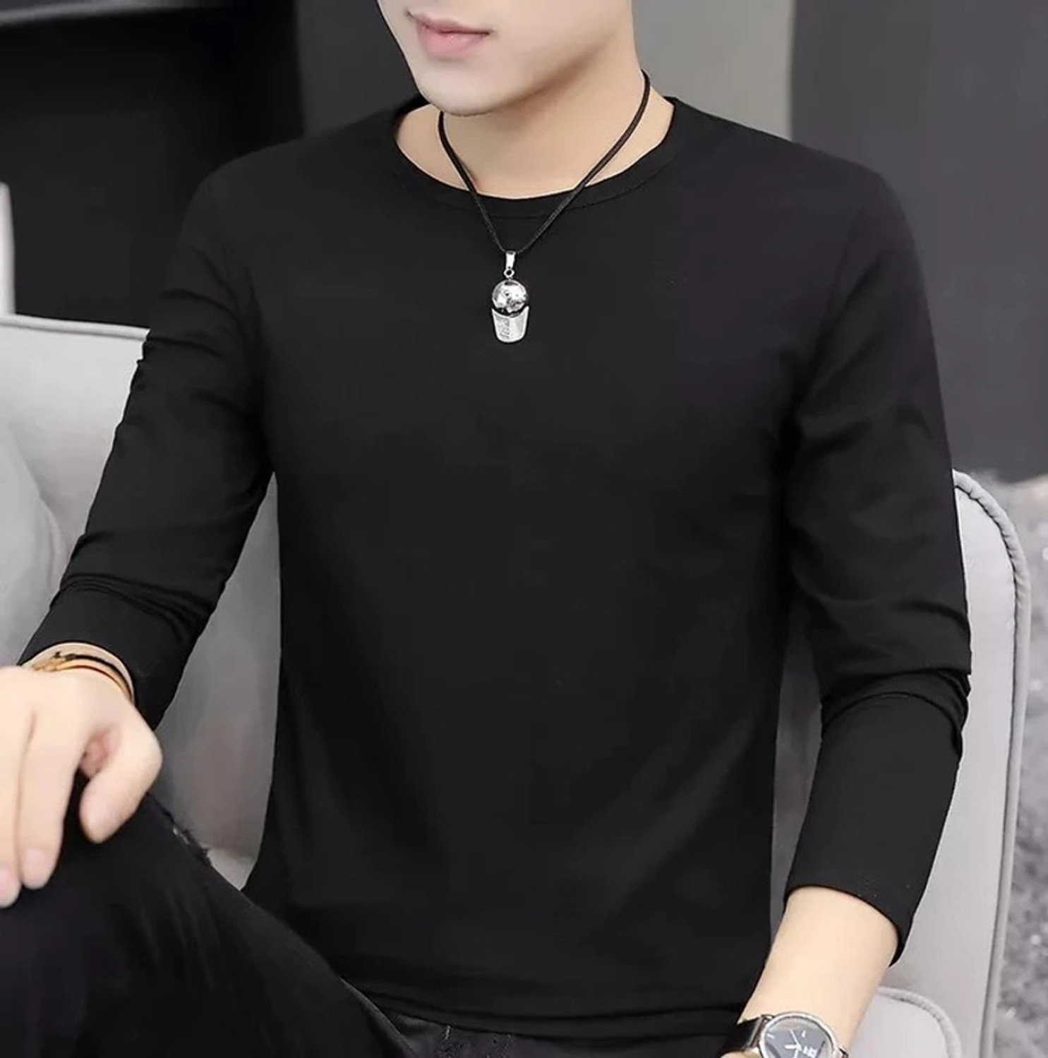 Image of BB GARMENT Solid Men Round Neck Black T-Shirt