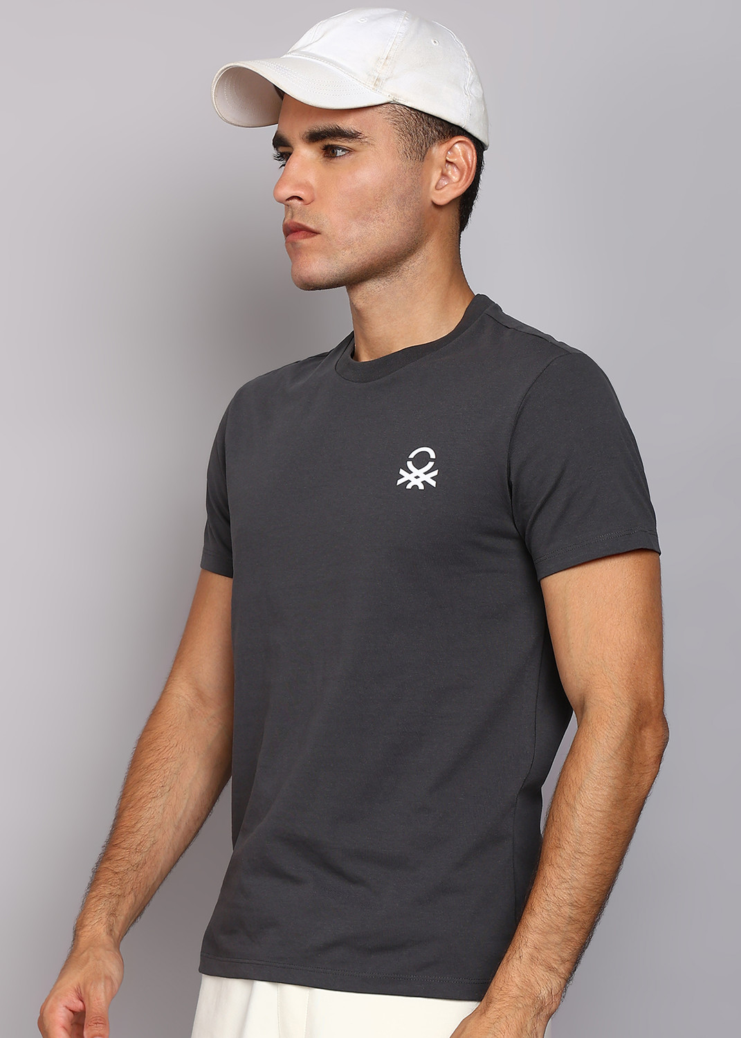 Image of United Colors of Benetton Men Solid Round Neck Cotton Blend Blue T-Shirt