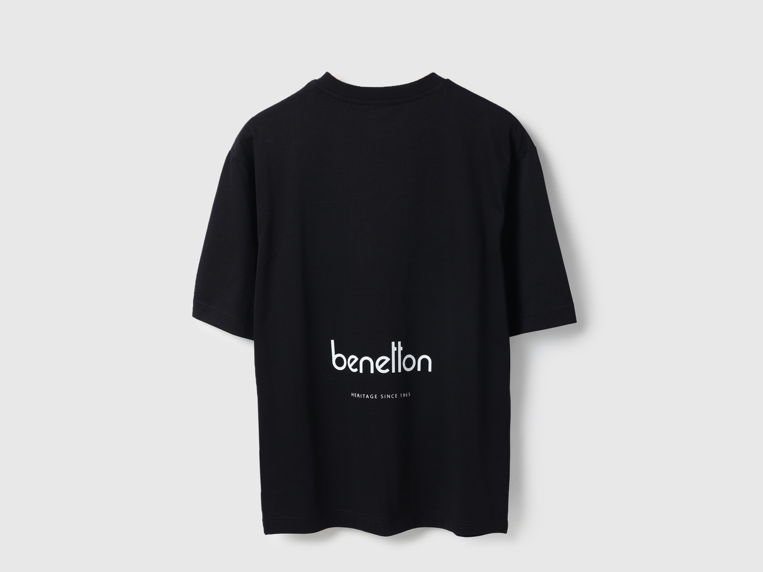 Image of United Colors of Benetton Typography Men Crew Neck Black T-Shirt