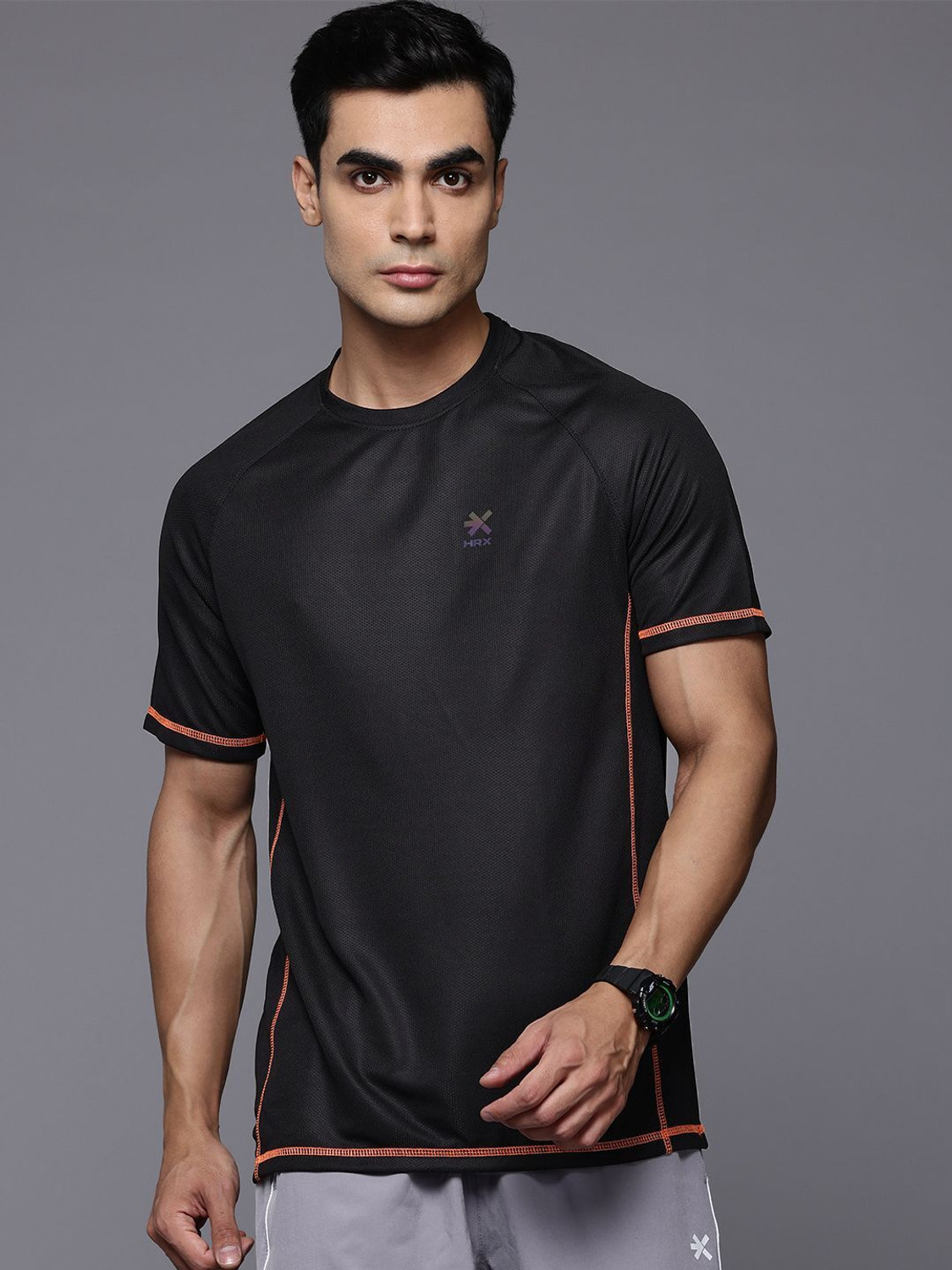 Image of HRX by Hrithik Roshan Solid Men Round Neck Black T-Shirt